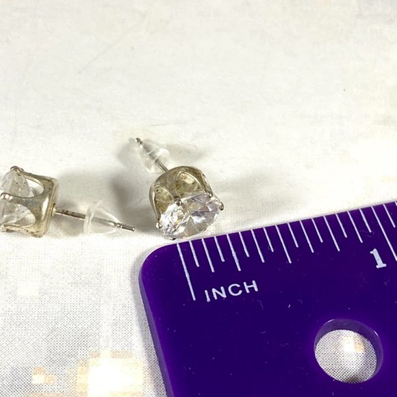 Beautiful crown prong set Sterling silver and CZ post earrings - Picture 4 of 4